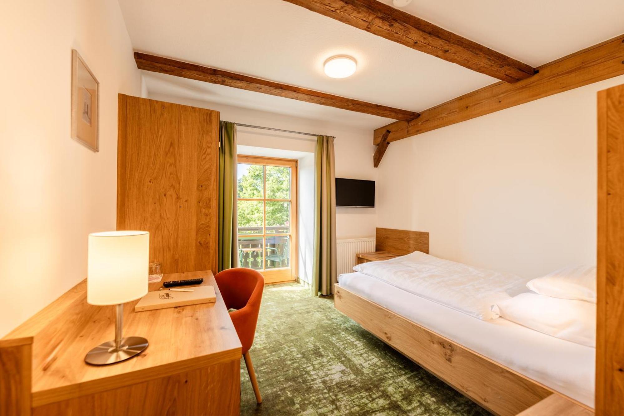 Gastagwirt Hotel Ойгендорф Екстериор снимка