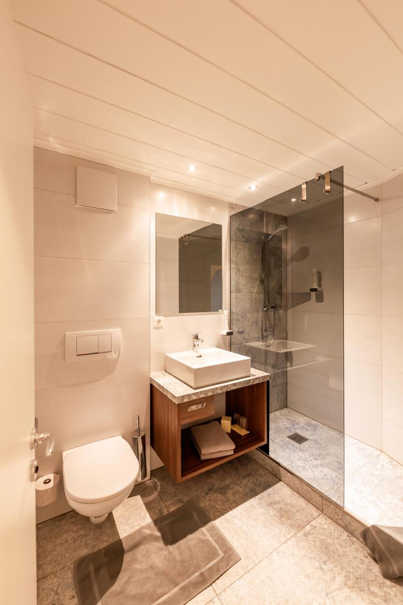 Gastagwirt Hotel Ойгендорф Екстериор снимка