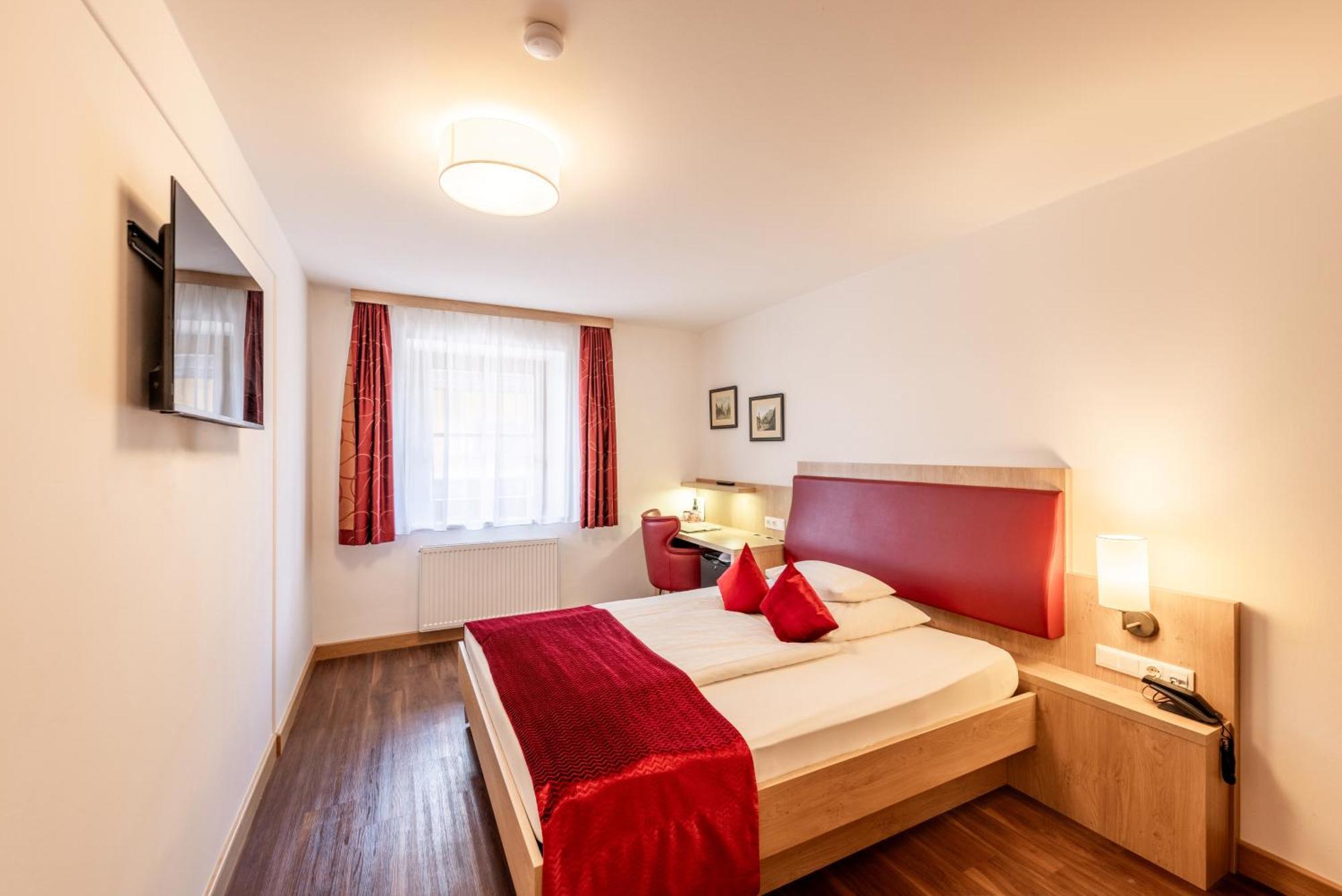 Gastagwirt Hotel Ойгендорф Екстериор снимка